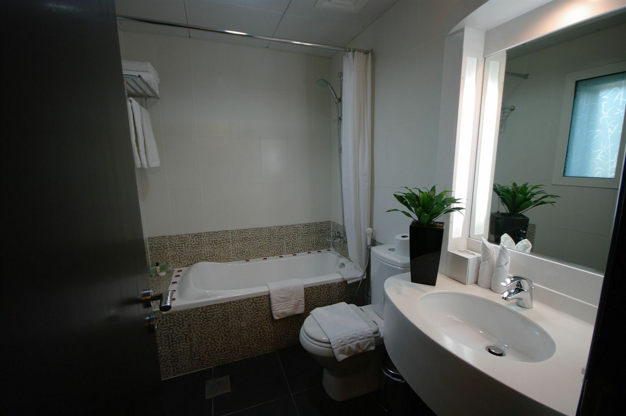 Gulf Oasis Hotel Apartments Fz Llc Дубай Екстериор снимка